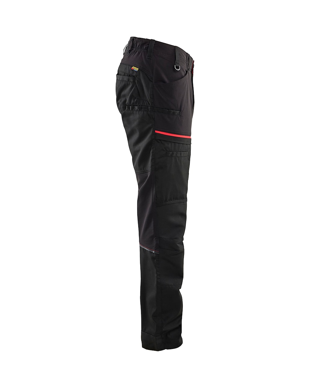 Schwarze Hose mit roten Akzenten und mehreren Taschen, einschließlich großer Taschen an den Oberschenkeln.