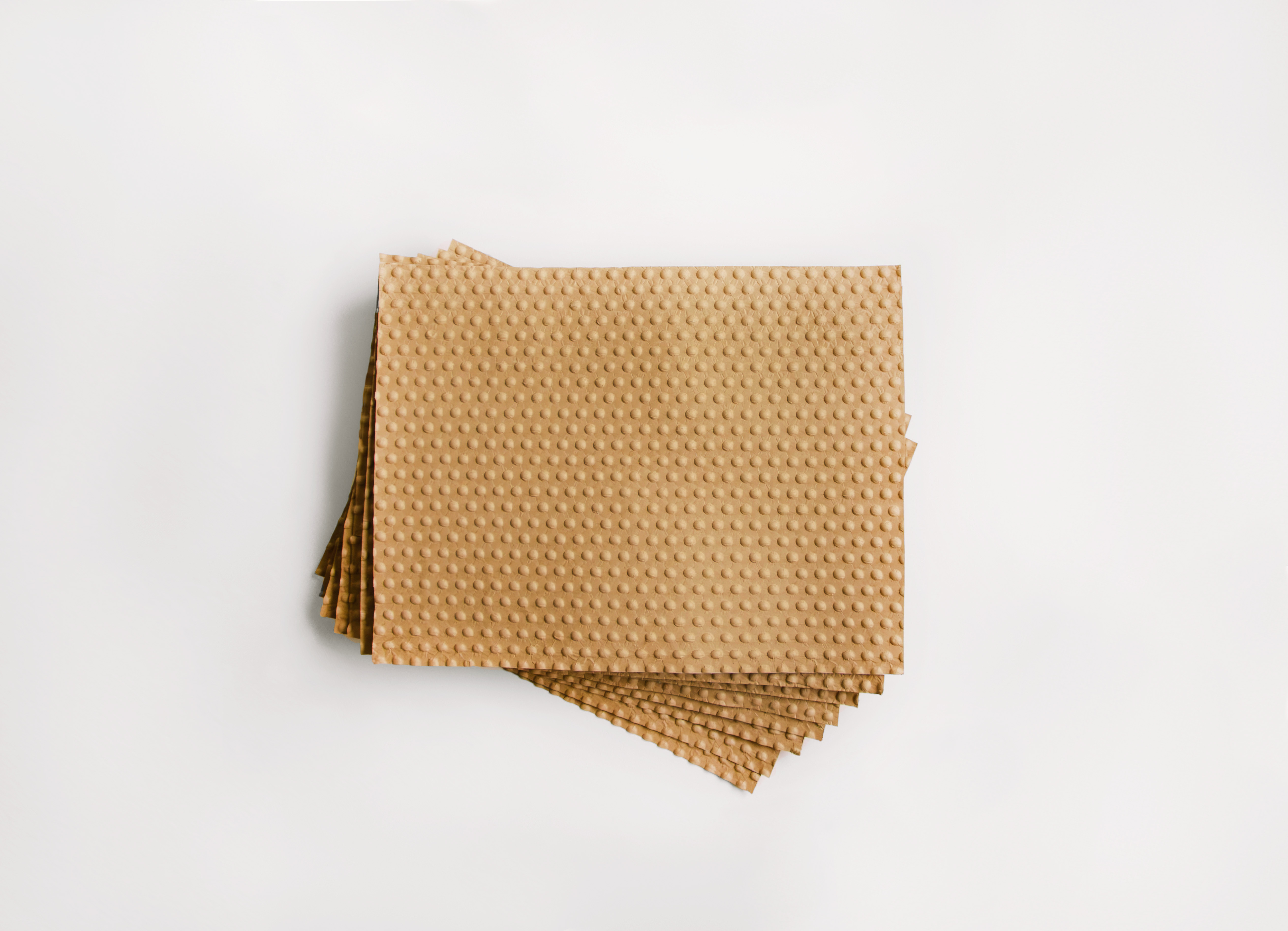 Papair Sheet, Vogelperspektive, DB Schenker Ansicht von oben auf verschiedene gleichgroße Sheet aus Luftpolsterfolie, bestehend aus Wellpappe